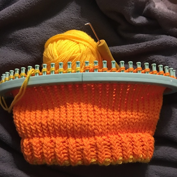 🩸Hand Loomed Baby Candy-corn Hat/Beanie🩸 - Picture 8 of 8